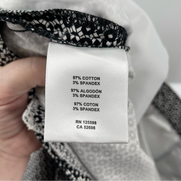 Ellen Tracy Geometric Black White Print Pockets Cropped Ankle Zip Button Pants - Picture 8 of 12